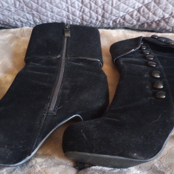 Crape Myrtle Black boots - Picture 4 of 9